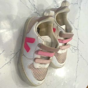 Vejas Kids sneakers size 10 US